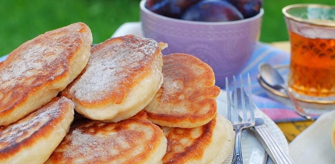 Kefir ilə evdə hazırlanmış pancake: nənə kimi pancake üçün resept