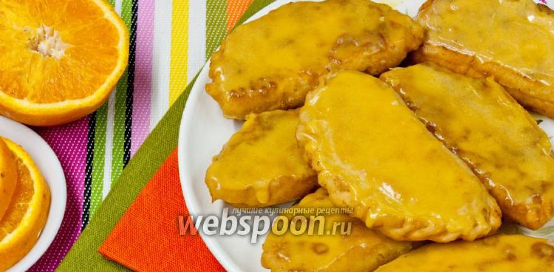 Samosa doce ou tortas de frutas indianas Deliciosas chamuças